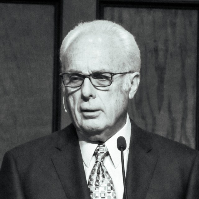 Headshot of John MacArthur