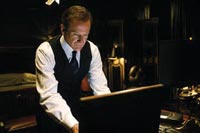 Robin Williams plays Alan Hakman, a 'cutter'