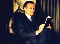 Hakman (Robin Williams) at work
