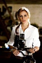 Julia Roberts plays Anna, a professional photographer