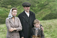 Samantha Morton and John Lynch as Joe's parents