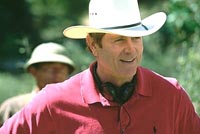 Wallace on the set of 'We Were Soldiers'