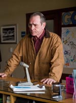Tommy Lee Jones as Hank Deerfield