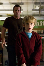 Thomas Jane as David Drayton, Nathan Gamble as Billy