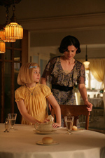 Julia Ormond as Kit's mother