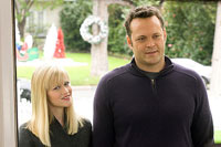 Reese Witherspoon as Kate, Vince Vaughn as Brad