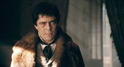 Benicio Del Toro as Lawrence Talbot …