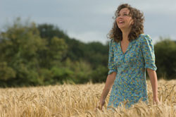 Maggie Gyllenhaal as Isabel Green