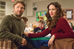 Joel Edgerton and Jennifer Garner as Jim and Cindy Green
