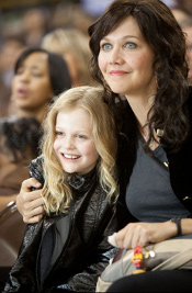 Maggie Gyllenhaal as Jamie, Emily Alyn Lind as Malia