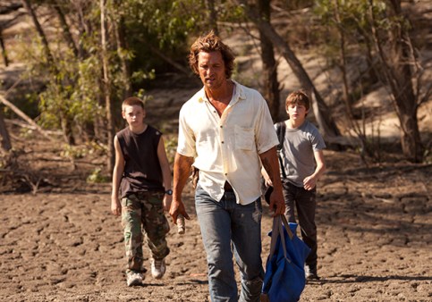 Matthew McConaughey, Tye Sheridan and Jacob Lofland in Mud