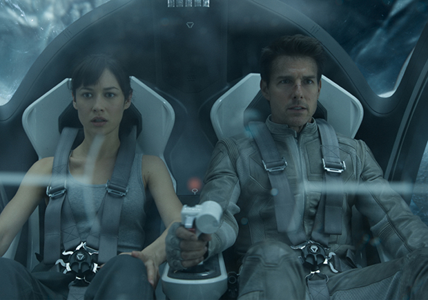 Tom Cruise and Olga Kurylenko in Oblivion