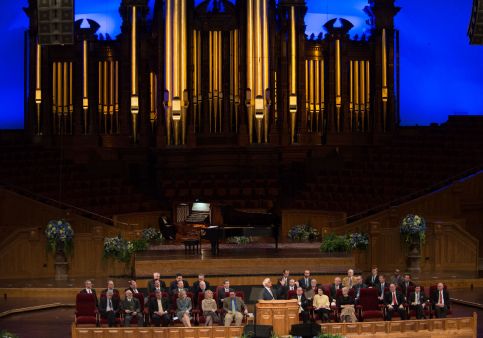 Ravi Zacharias speaks at Mormon Tabernacle (Jan. 18, 2014).