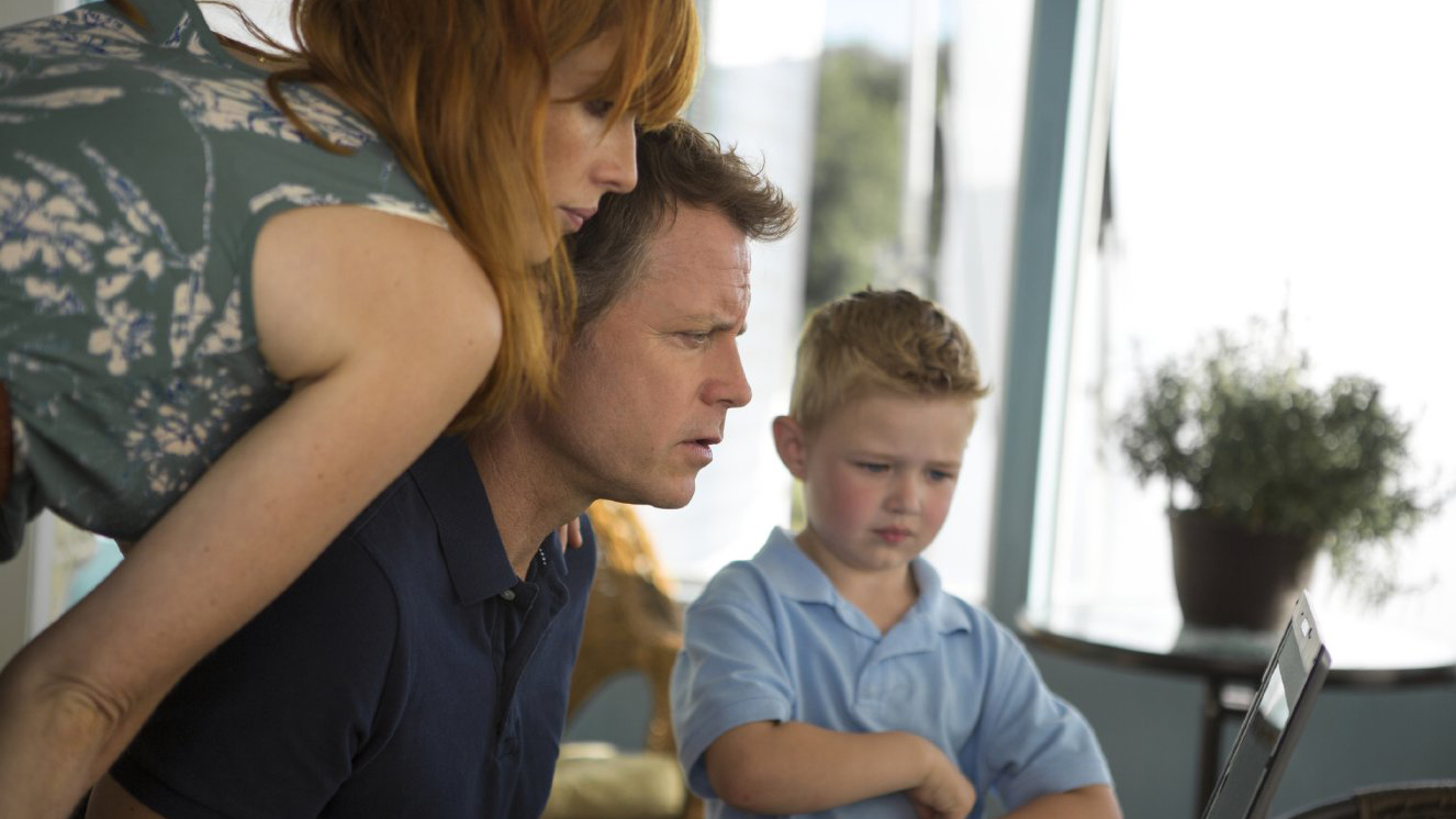 Greg Kinnear, Kelly Reilly, and Connor Corum in "Heaven Is For Real"