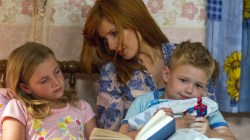 Lane Styles, Kelly Reilly, and Connor Corum in "Heaven Is For Real"