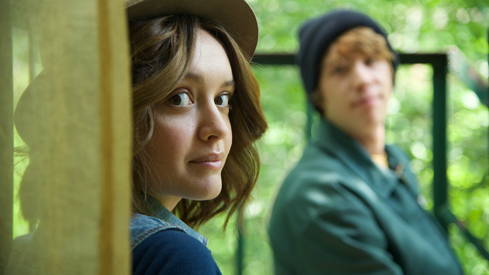 Olivia Cooke and Thomas Mann in 'Me and Earl and the Dying Girl'
