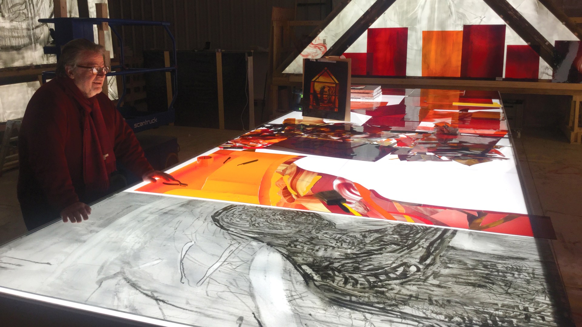 The artist assembles the “red” windowpane using approximately 1,800 pieces of glass.