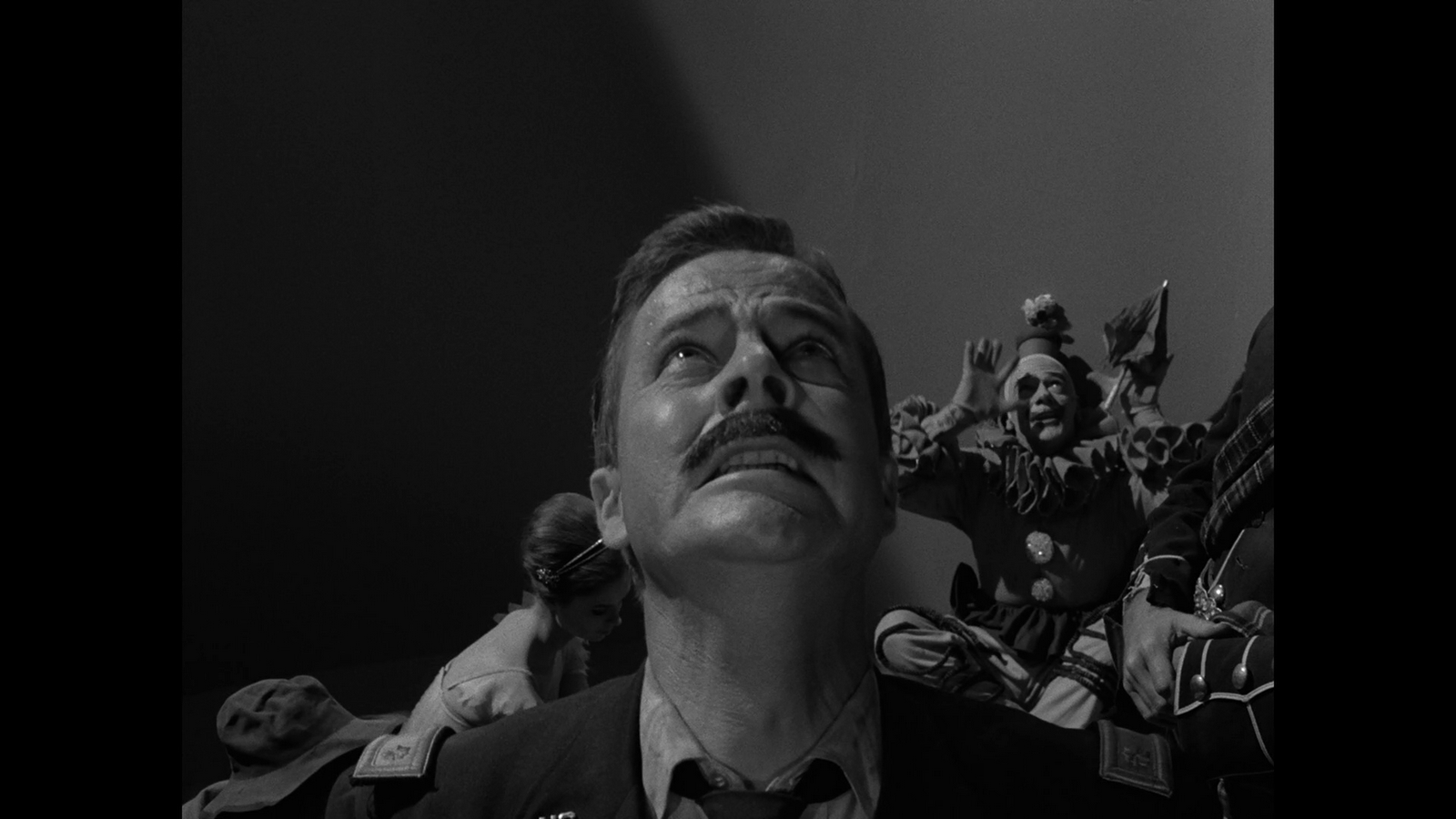 'Five Characters in Search of an Exit' in 'The Twilight Zone'