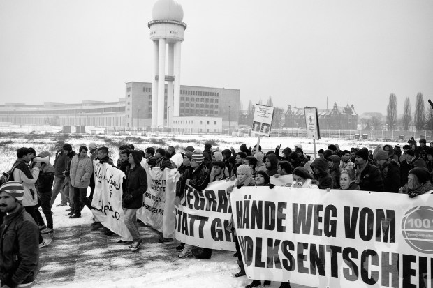 Berlin : Pro-refugee march around the Templehof Airport. Since September 2015 Templehof has been used as an emergency refugee camp.