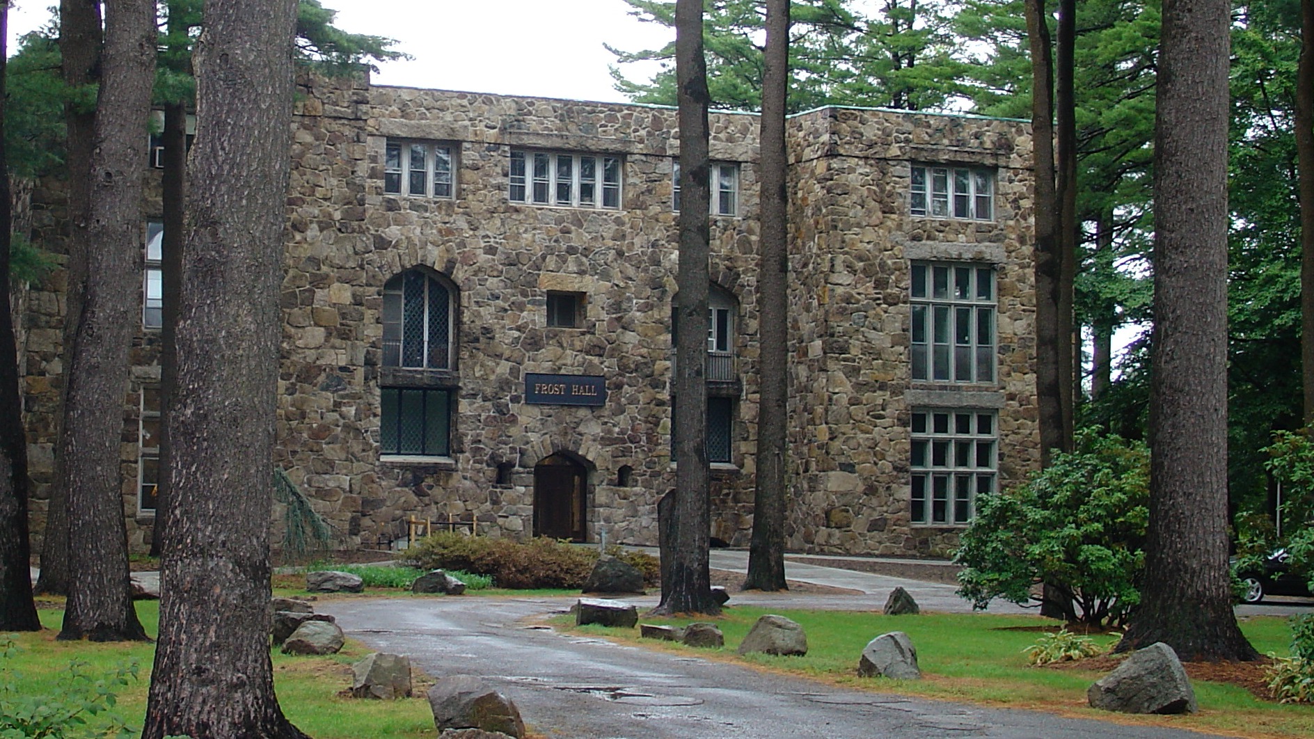 Gordon College's Frost Hall