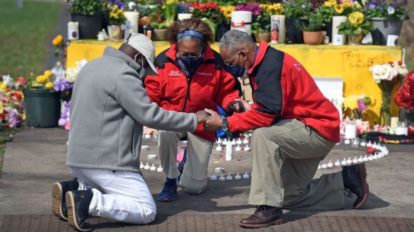 Frieda and Robert Roulds pray at Daunte Wright’s memorial in Brooklyn Center, Minnesota.
