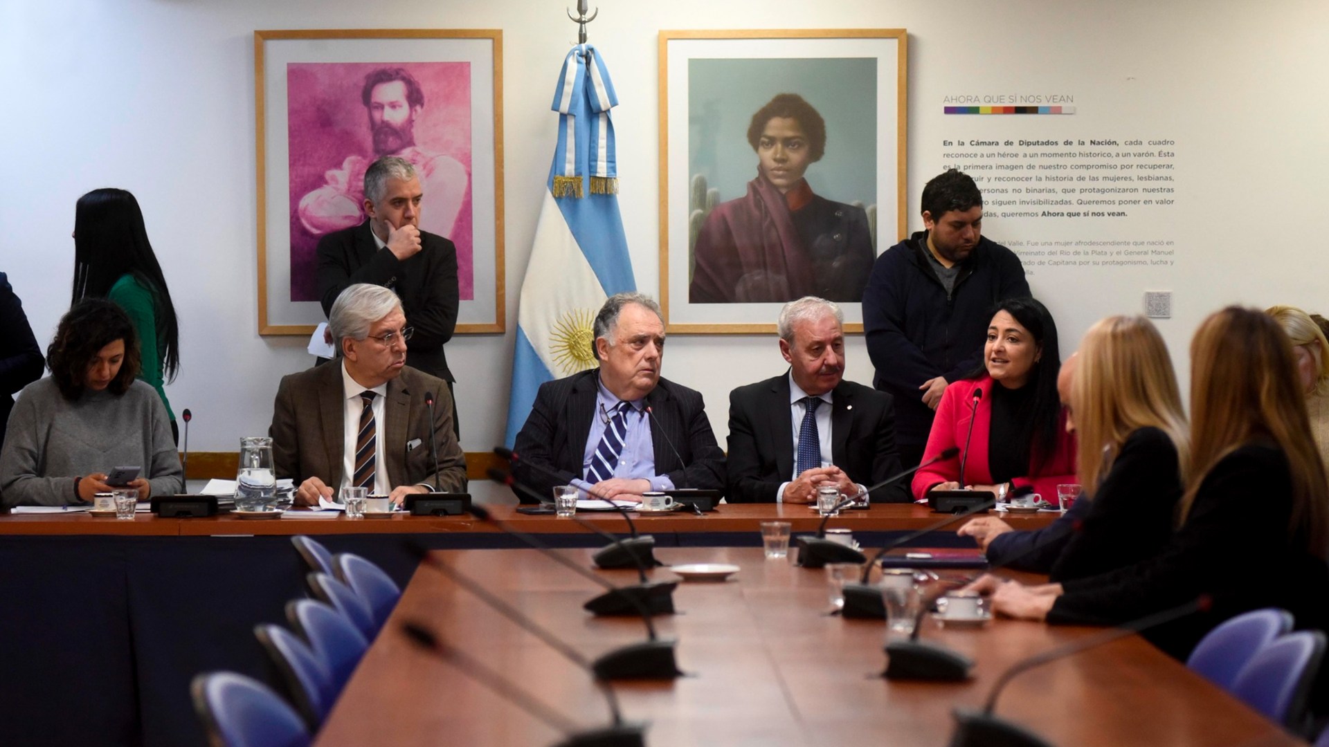 Eduardo Valdez (center), president of the ministry of foreign affairs and worship, and Guillermo Oliveri (right), ambassador of the Secretariat for Worship, at a meeting where a drafted bill proposing a national day for Protestants and evangelicals was approved.
