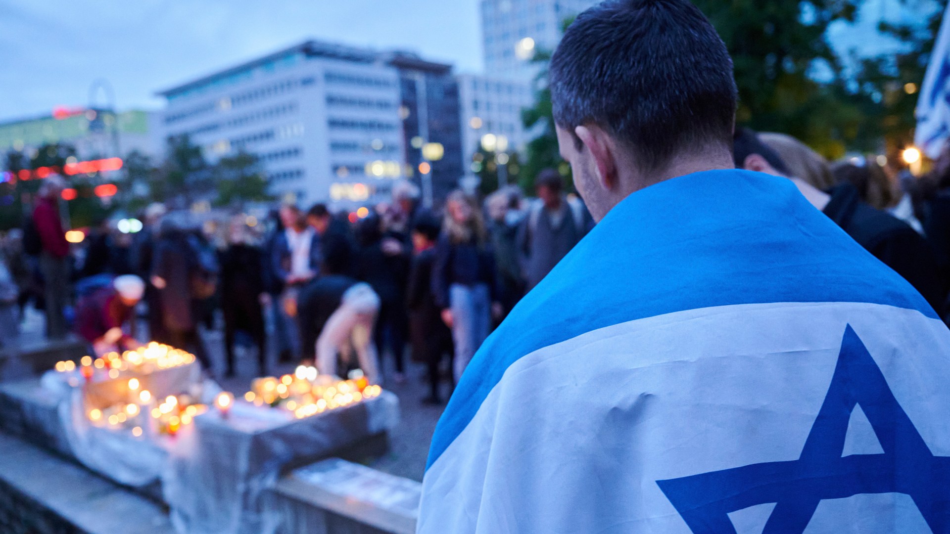 People in Berlin attend an event to commemorate victims of Hamas terror.