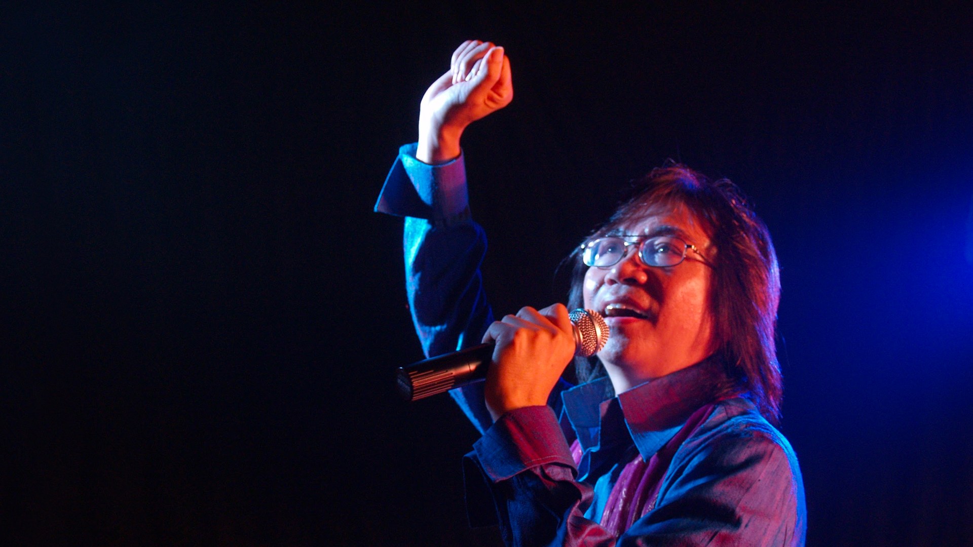 Herry Priyonggo singing for the vocal group, Yerikho.