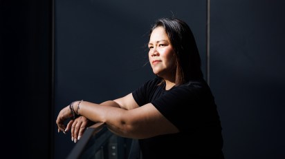 Portrait of Sophia Loibl looking into the light with a dark background
