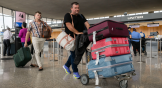 Afrikaners arrive in the US with new refugee resettlement agreement.
