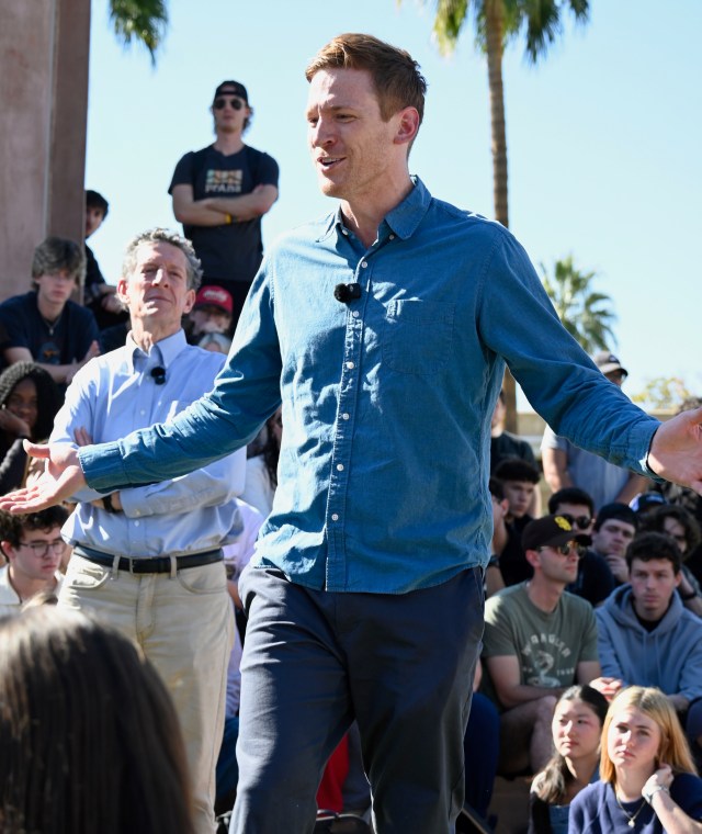 Stuart Knechtle talks with students at Arizona State University in February 2025. 