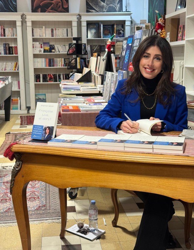 Shannon Seban signing her book.