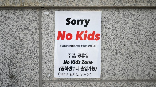 A 'No Kids Zone' sign at the entrance of a cafe in Seoul.